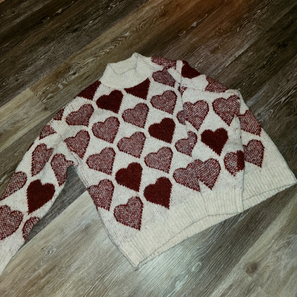 Adorable heart patterned turtleneck